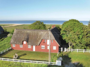 Five-Bedroom Holiday home Rømø with Sea View 09